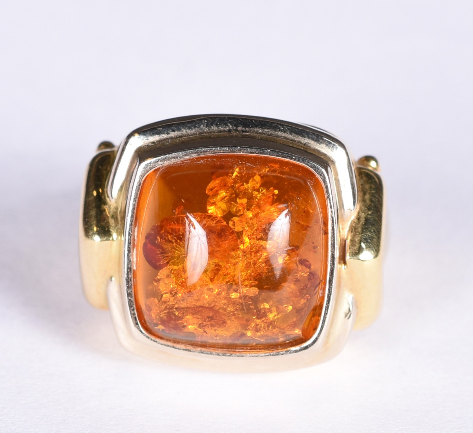 Anel em ouro 18 k com lindo designer ao redor âmbar cabochon... - foto 1 de 5