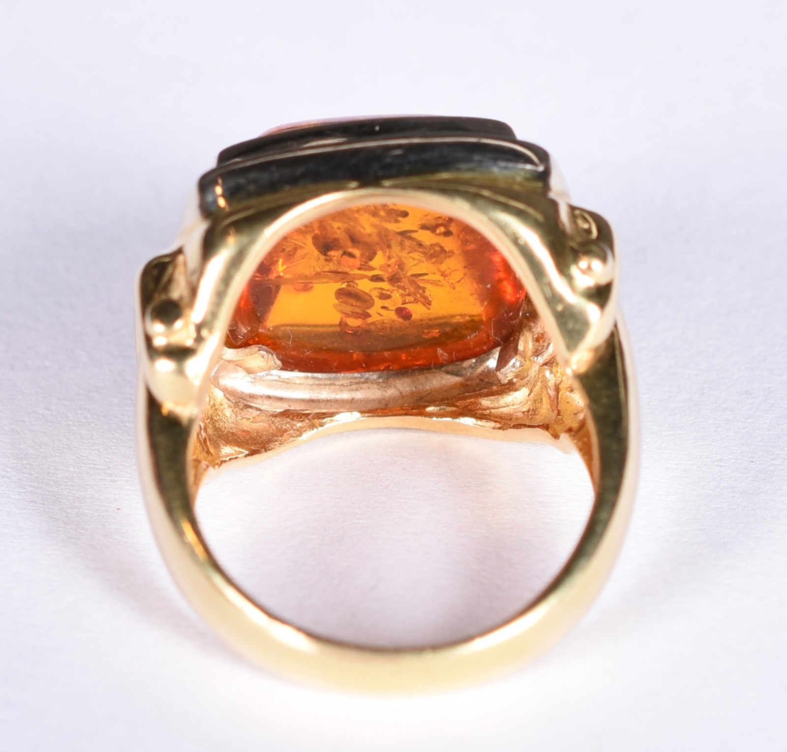 Anel em ouro 18 k com lindo designer ao redor âmbar cabochon... - foto 5 de 5
