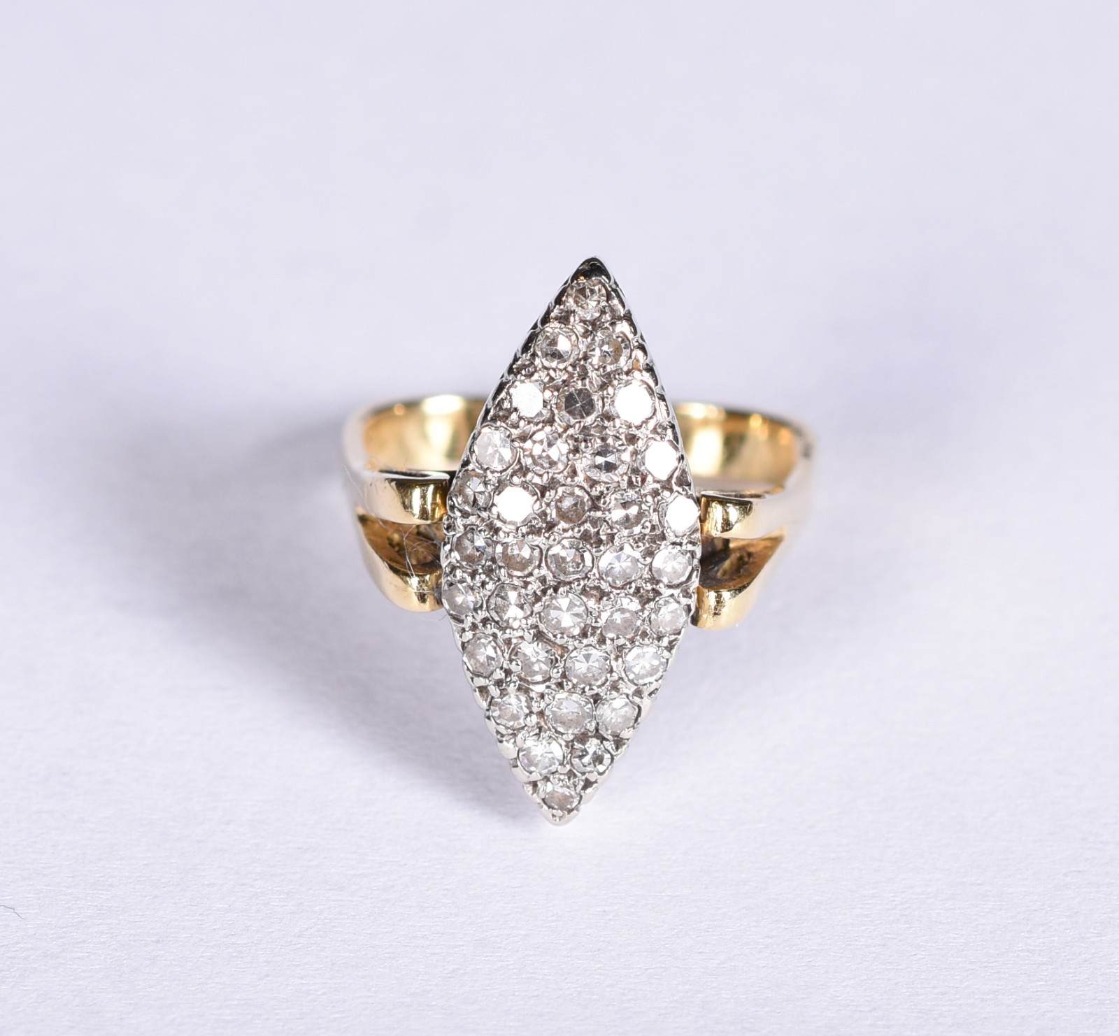 Anel em ouro 18 k e ouro branco "navete" com 64 diamantes, com... - foto 1 de 4