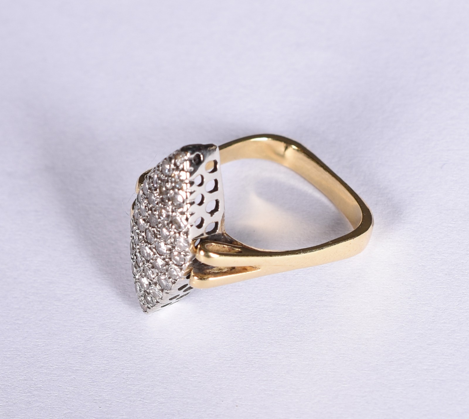 Anel em ouro 18 k e ouro branco "navete" com 64 diamantes, com... - foto 2 de 4
