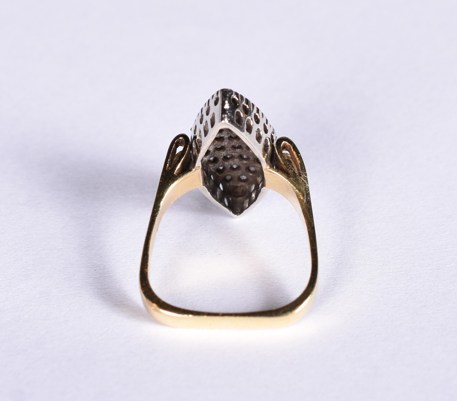 Anel em ouro 18 k e ouro branco "navete" com 64 diamantes, com... - foto 3 de 4