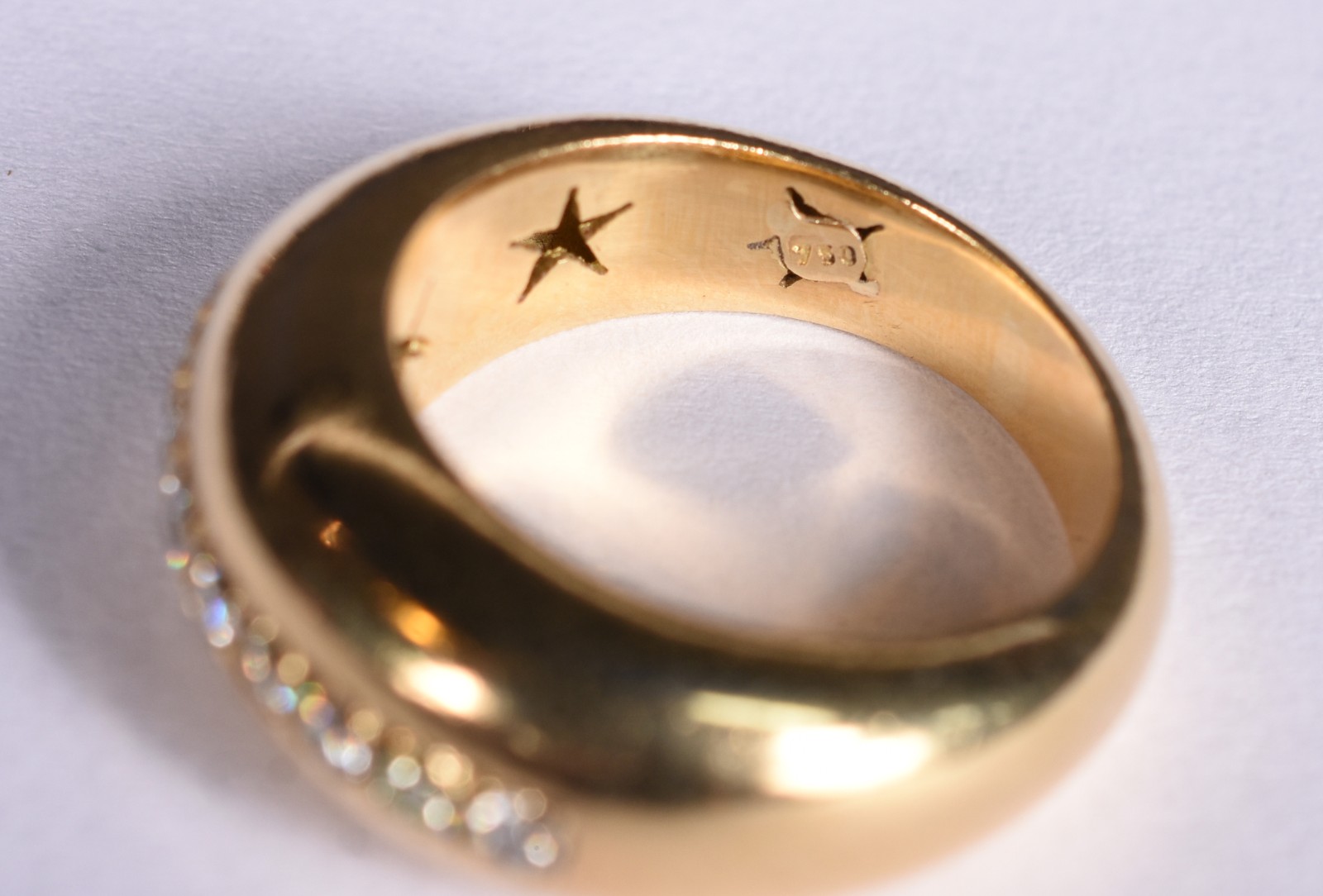 Anel em ouro 18 k contrastado 750, designer bombê com 9 brilhantes... - foto 3 de 4