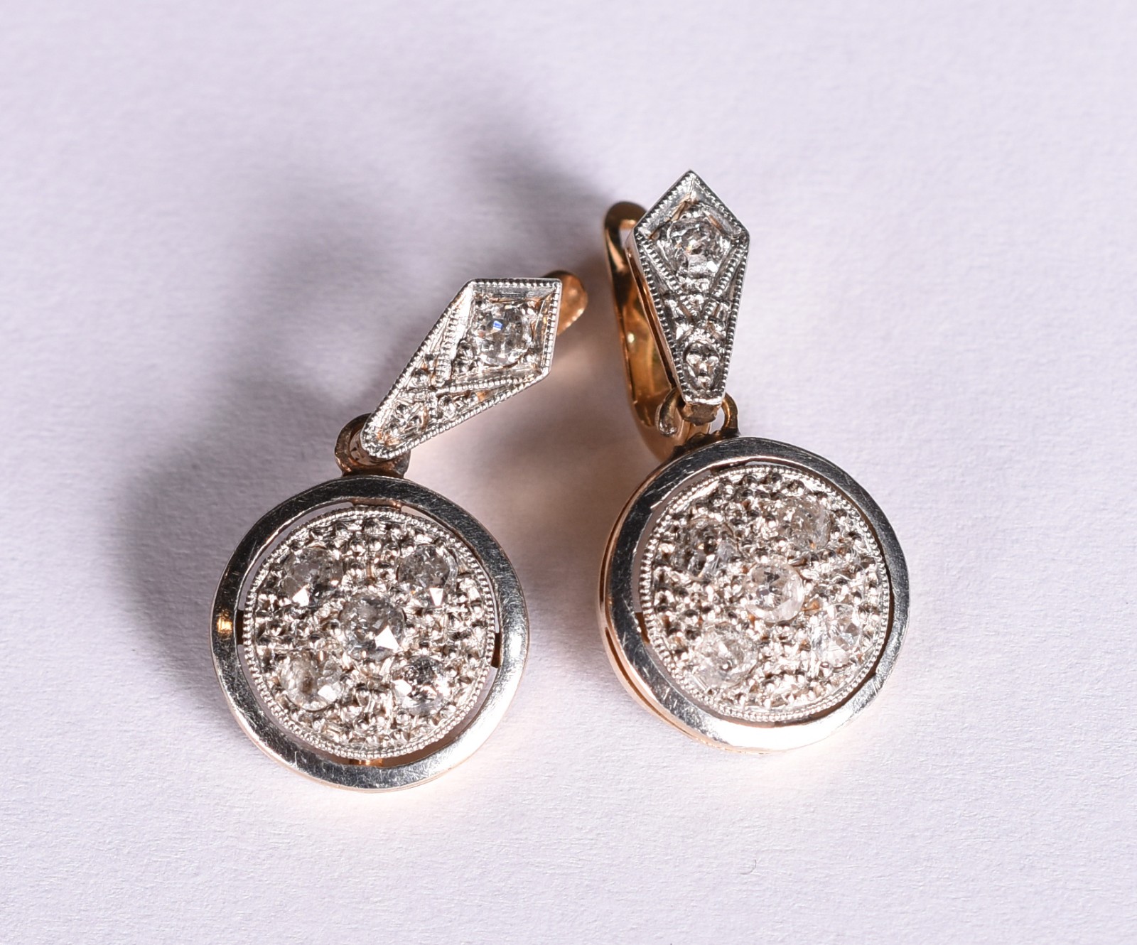 Par de brincos com pingente de ouro 18 k e ouro branco com 12... - foto 3 de 4