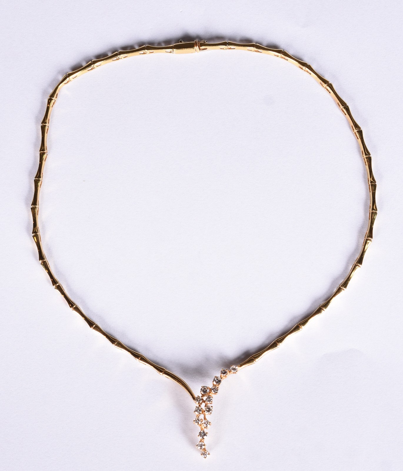 Gargantilha de ouro 18 k contraste 750 com 14 brilhantes (Por motivos... - foto 2 de 5
