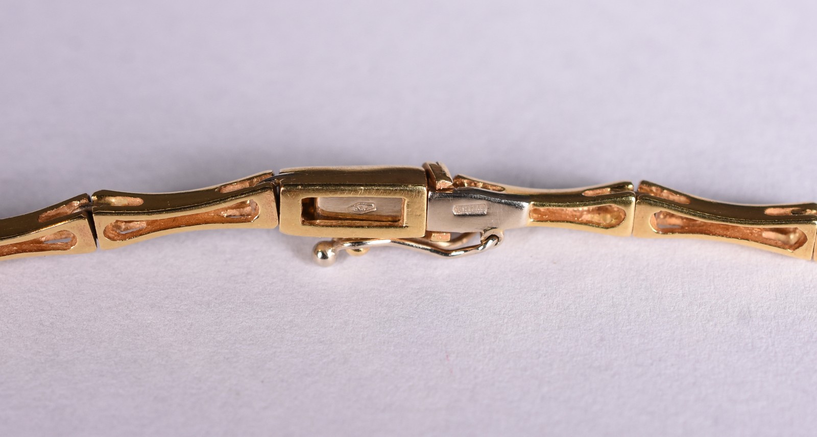 Gargantilha de ouro 18 k contraste 750 com 14 brilhantes (Por motivos... - foto 4 de 5