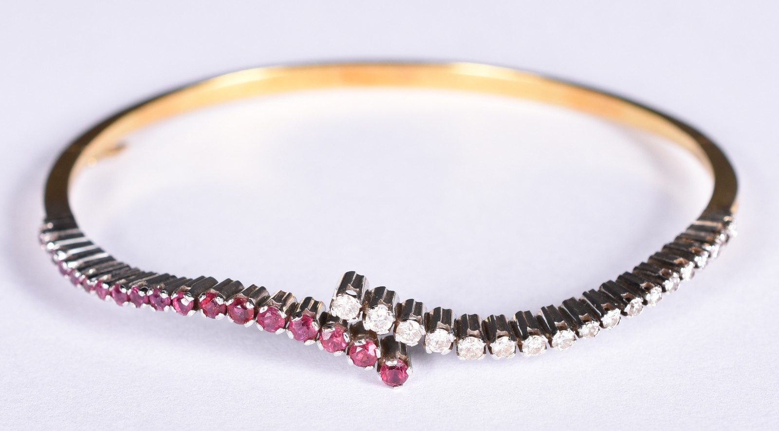 Pulseira feitio bracelete em ouro 18 k e ouro branco com 18... - foto 1 de 4