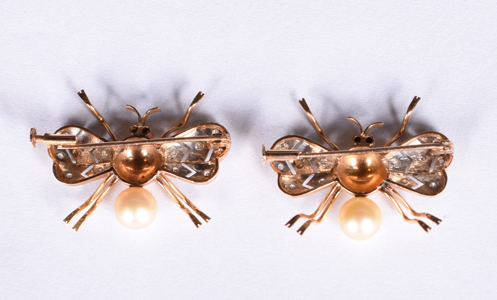 Par broches feitio moscas em ouro 18 k e ouro branco, nas asas... - foto 3 de 3