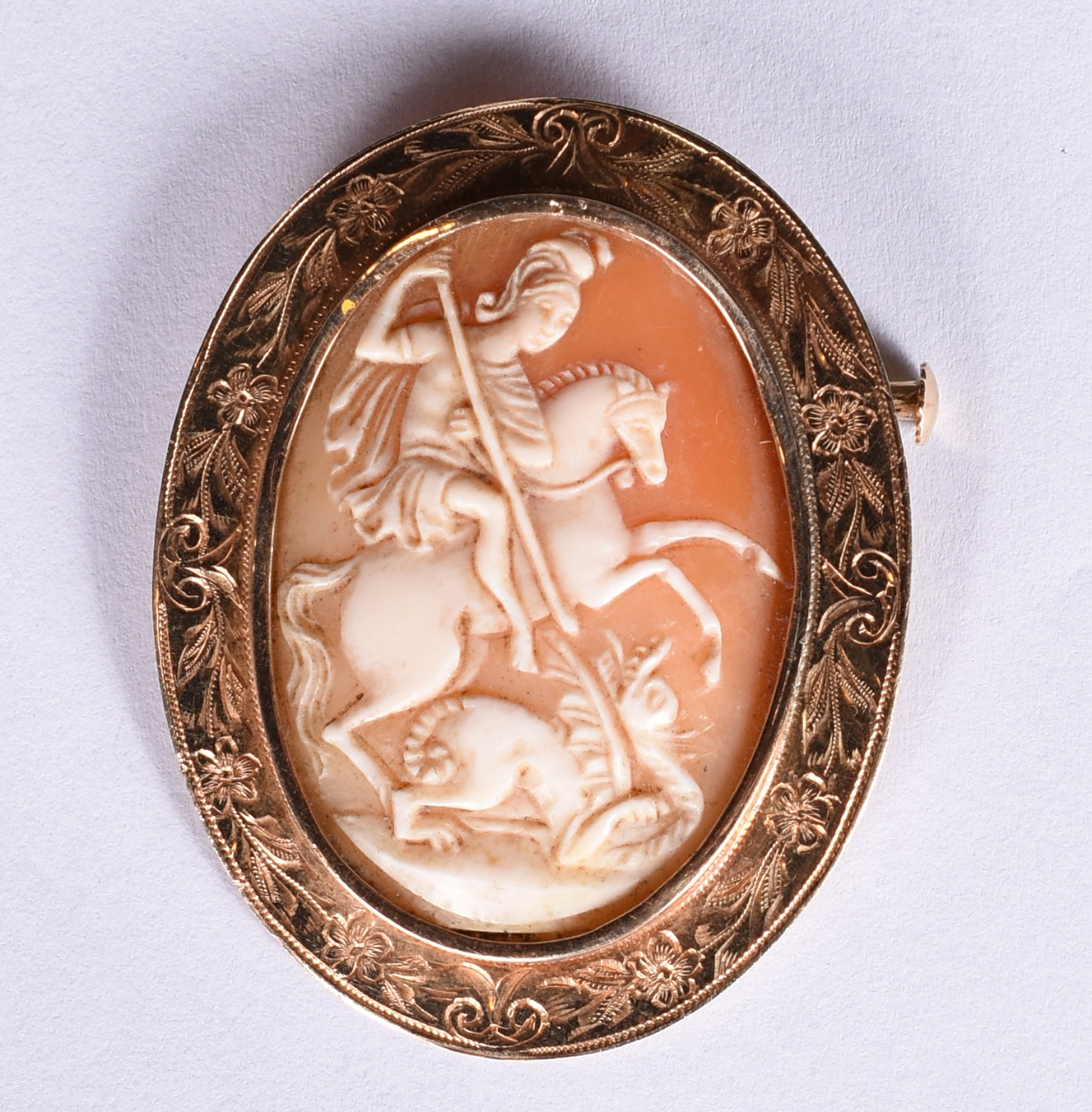 Broche camafeu com figura de São Jorge em rica moldura, trabalho em... - foto 1 de 2