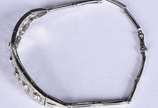 Pulseira Art Noveau em platina articulada com t... - Pulseira Art Noveau em platina articulada com trabalho vazado com 7 brilhantes brasil e 32 diamantes   (Por motivos de segurança a peça não se e...
