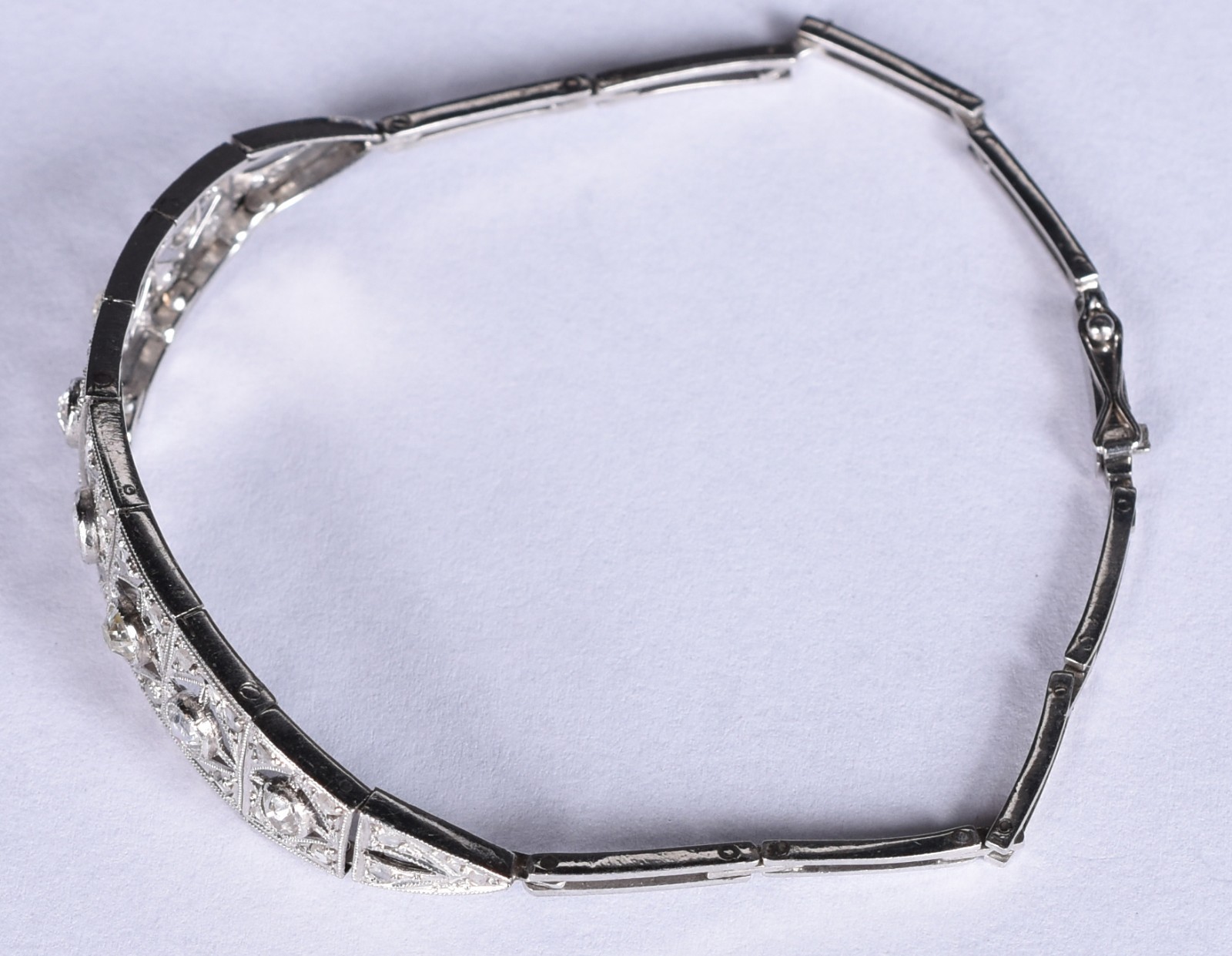 Pulseira Art Noveau em platina articulada com trabalho vazado com 7... - foto 2 de 3