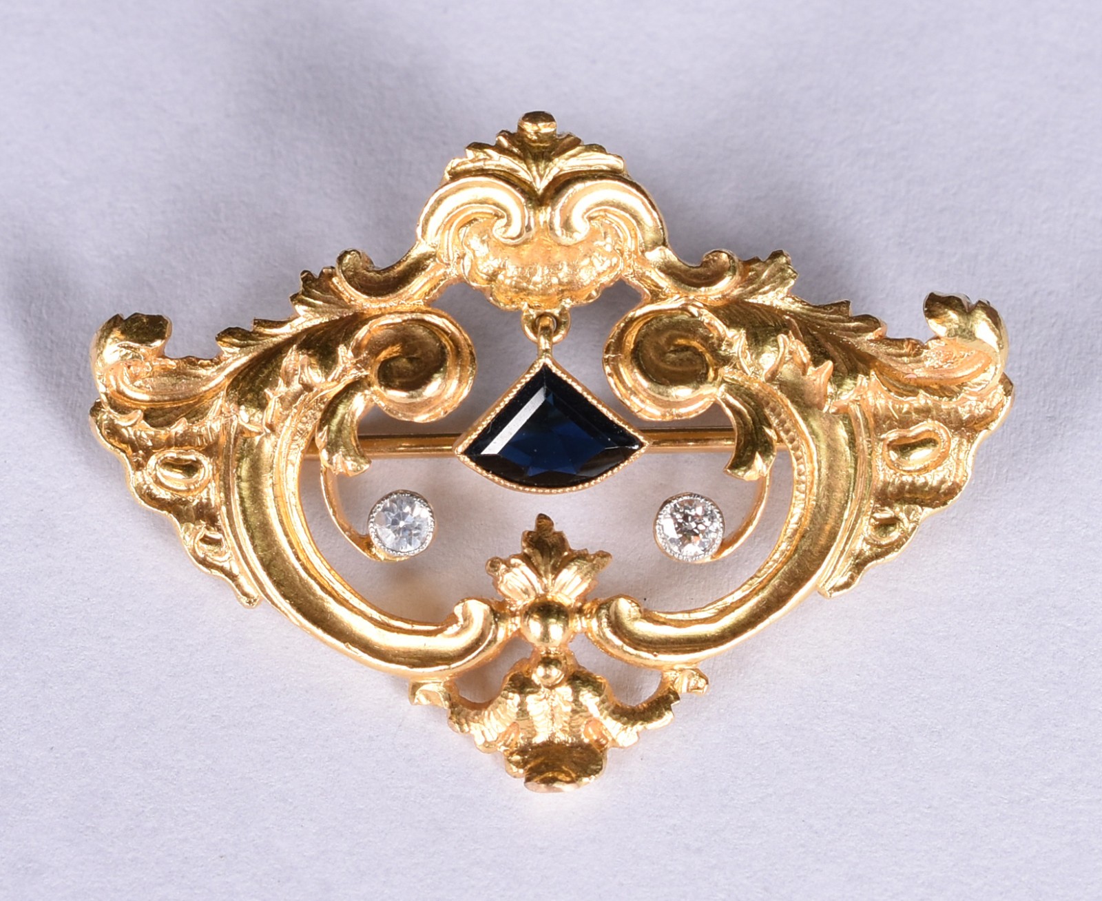 Broche em ouro 18 k portugues, contrastado, cinzelado com 2... - foto 1 de 2