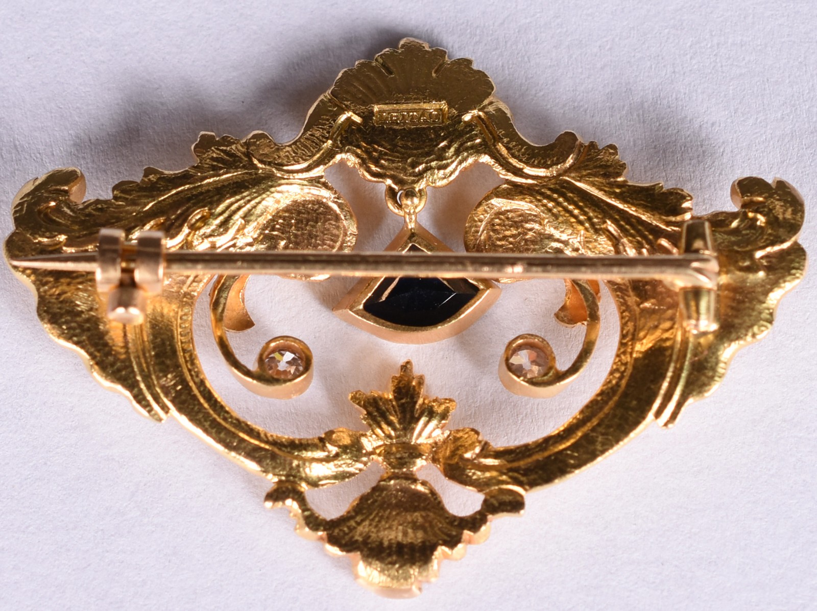 Broche em ouro 18 k portugues, contrastado, cinzelado com 2... - foto 2 de 2