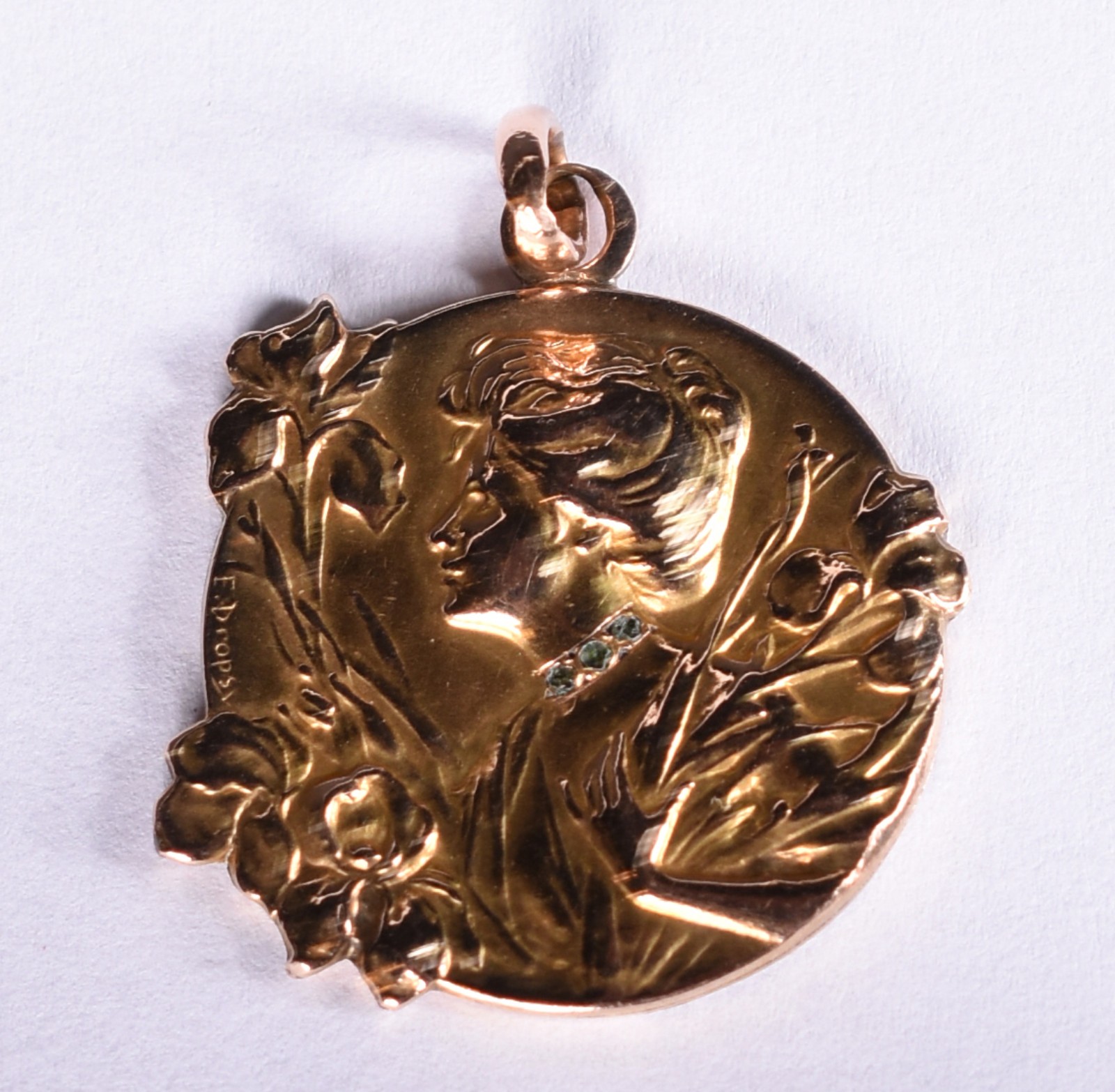 Medalha Art Nouveau em ouro 18 k com figura feminina em alto relevo... - foto 1 de 3