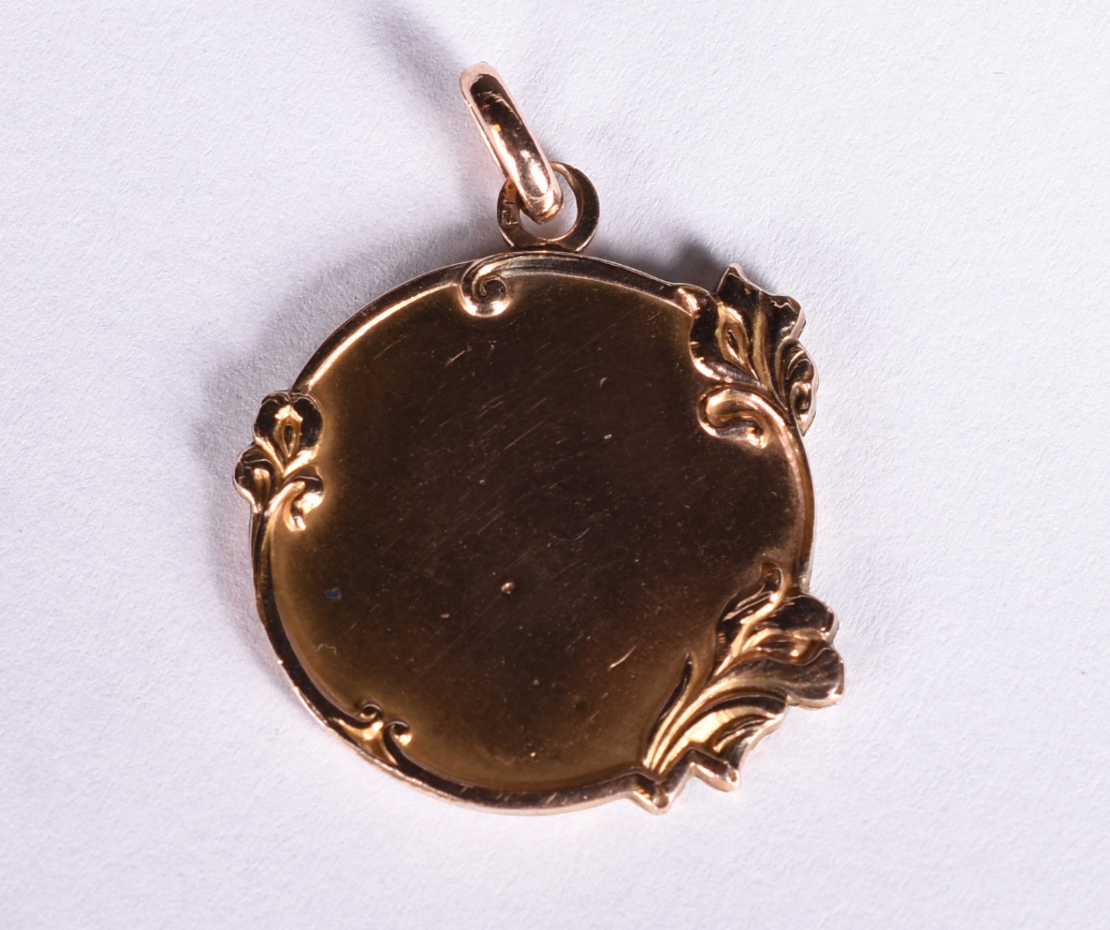 Medalha Art Nouveau em ouro 18 k com figura feminina em alto relevo... - foto 3 de 3