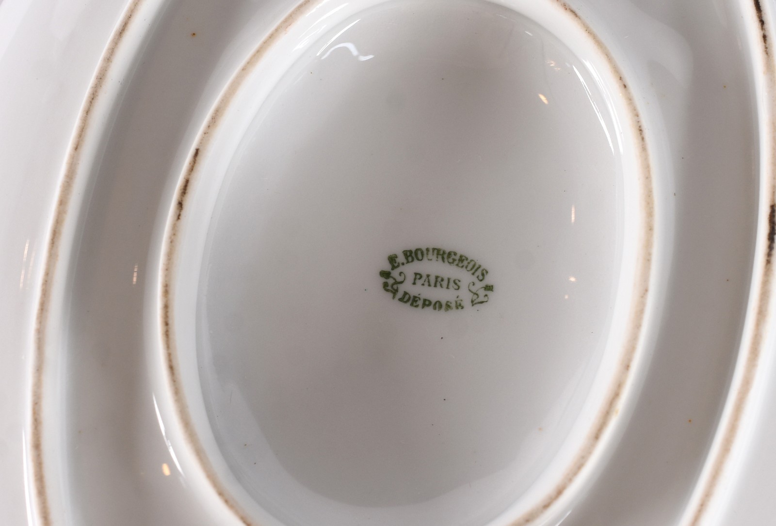 Aparelho de jantar de porcelana francesa E.Bourgeois, Deposée, na cor... - foto 2 de 7