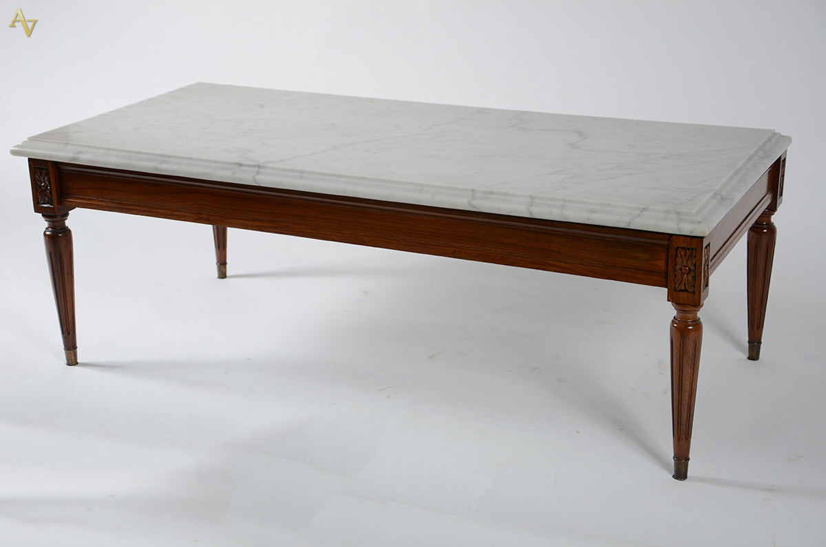 Conjunto de mesa de centro (medidas: 1,00 x 0,54 x 0,39 m) e par de... - foto 2 de 2