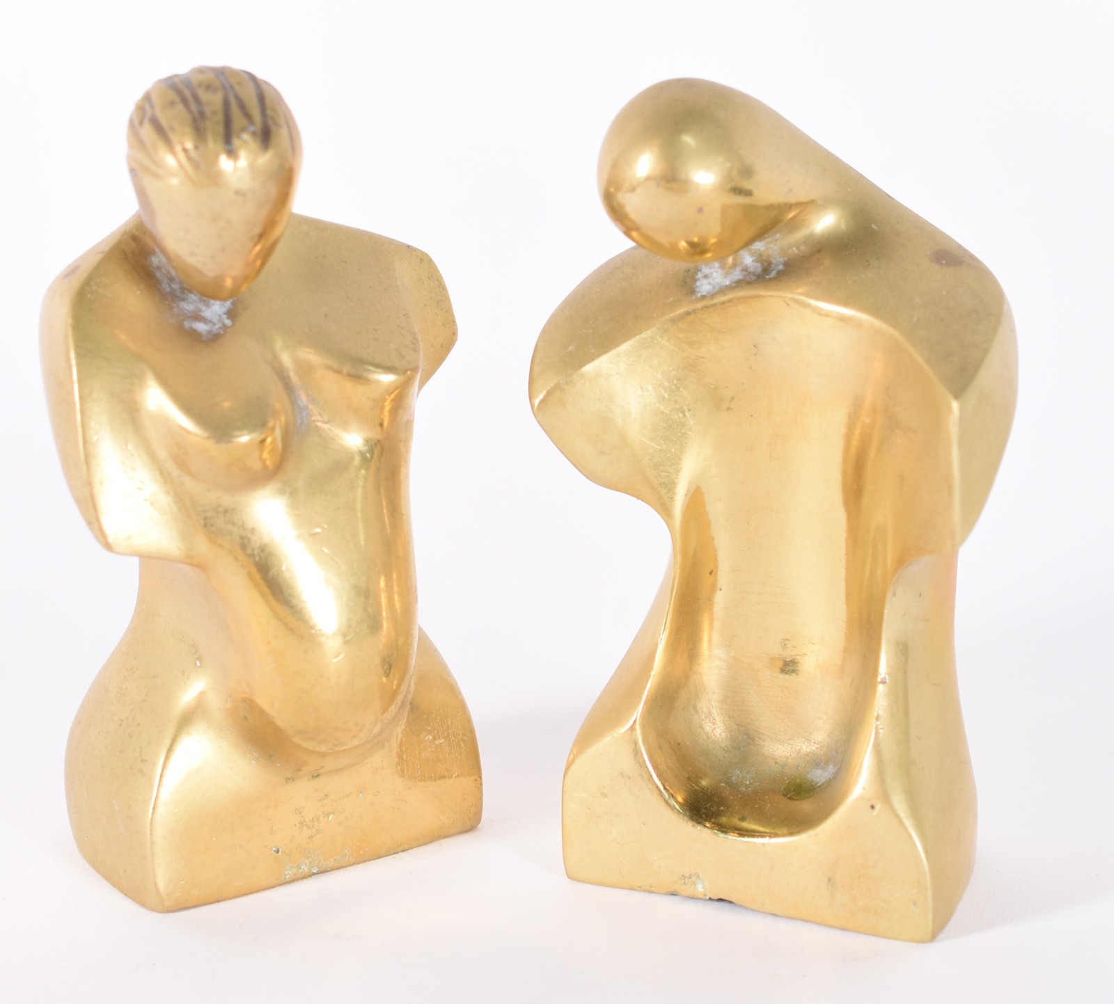 Quatro esculturas diversas de bronze. Uma delas representando casal é... - foto 4 de 10