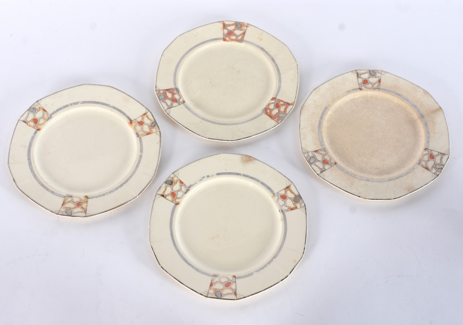 Aparelho de jantar de faiança inglesa, composto de: 13 pratos rasos... - foto 2 de 4