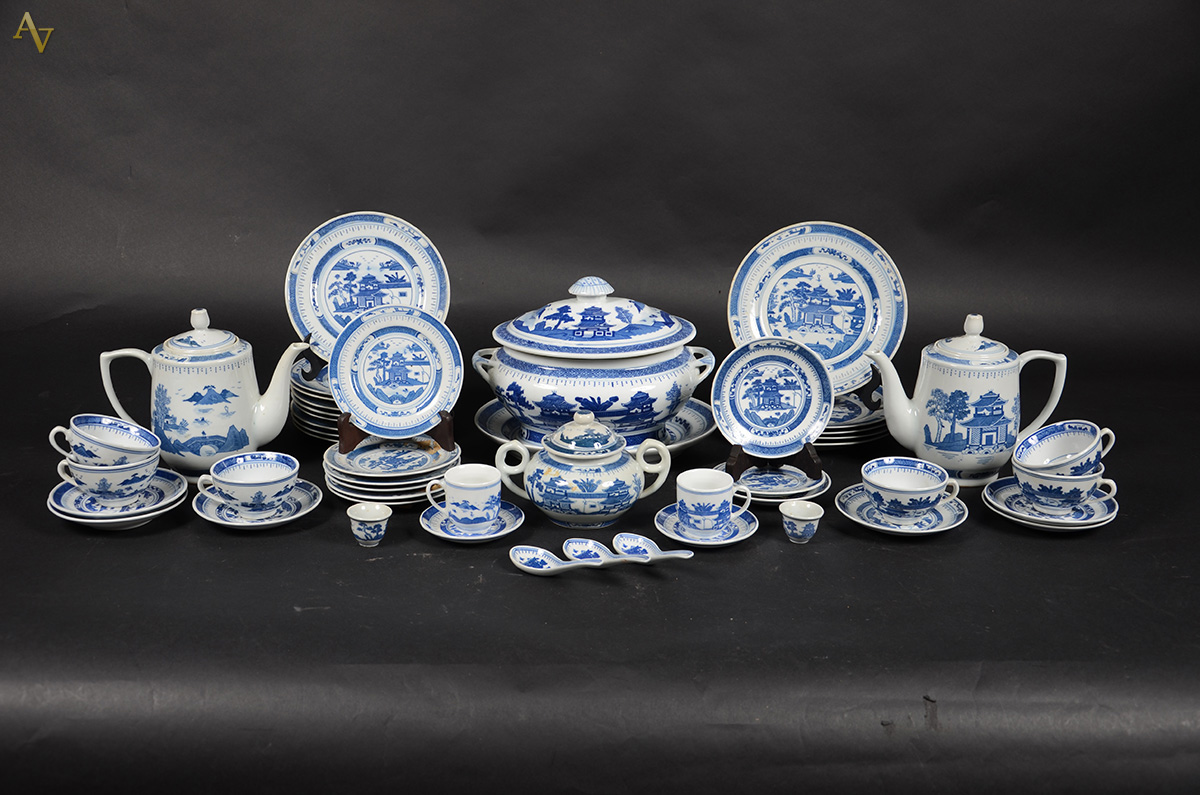 Aparelho de jantar em porcelana chinesa na cor azul e branco...