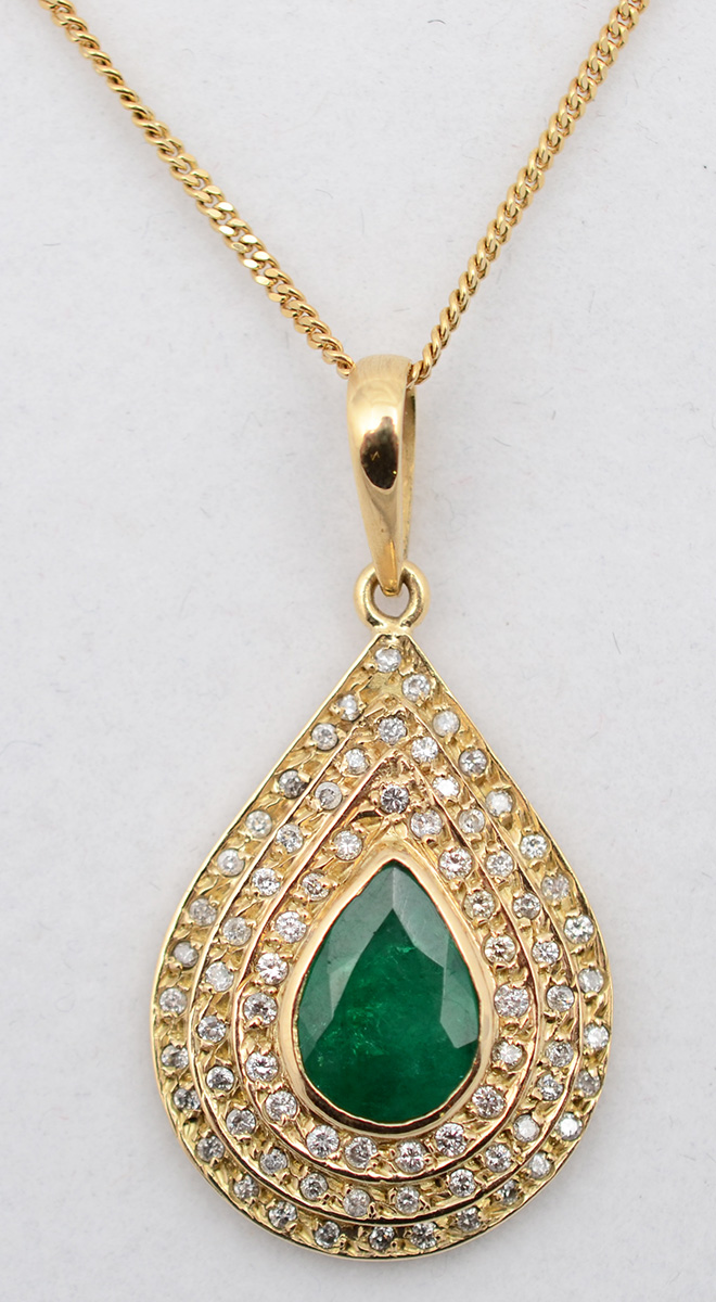 Colar em ouro amarelo 18 k e pendente em esmeralda feitio gota com... - foto 1 de 2