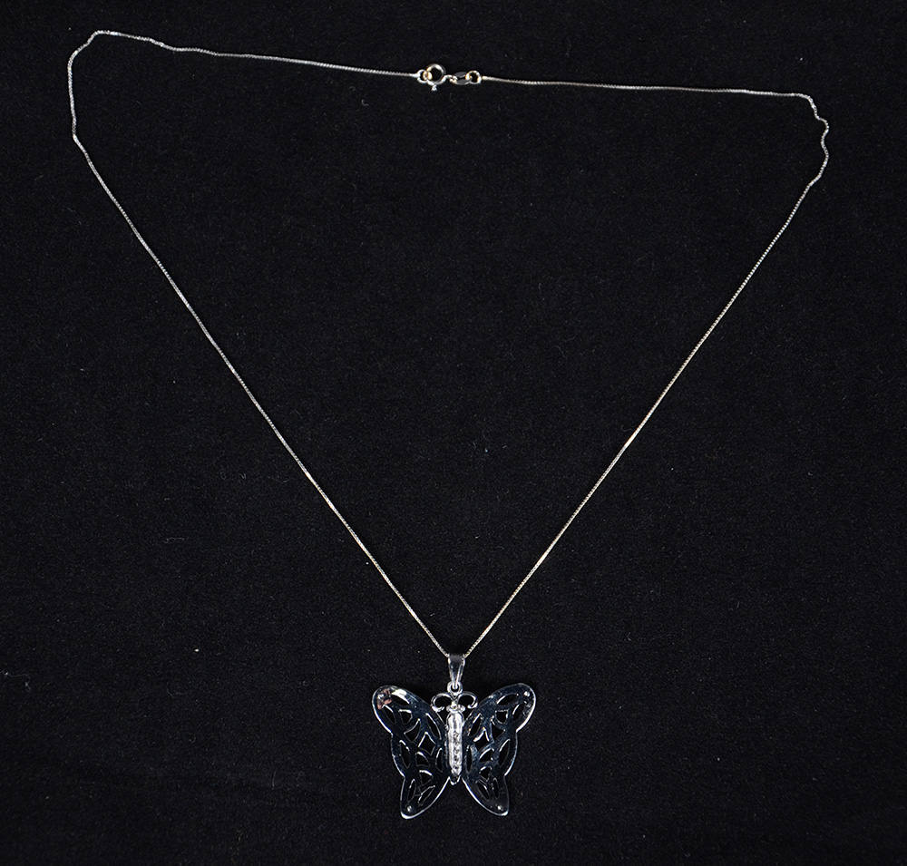 Pendente Borboleta e seu cordão em ouro branco 18 k e brilhantes... - foto 2 de 2