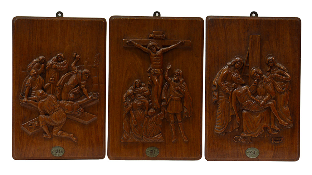 Conjunto com cinco placas de madeira entalhada repres. Via Crucis (34... - foto 1 de 2