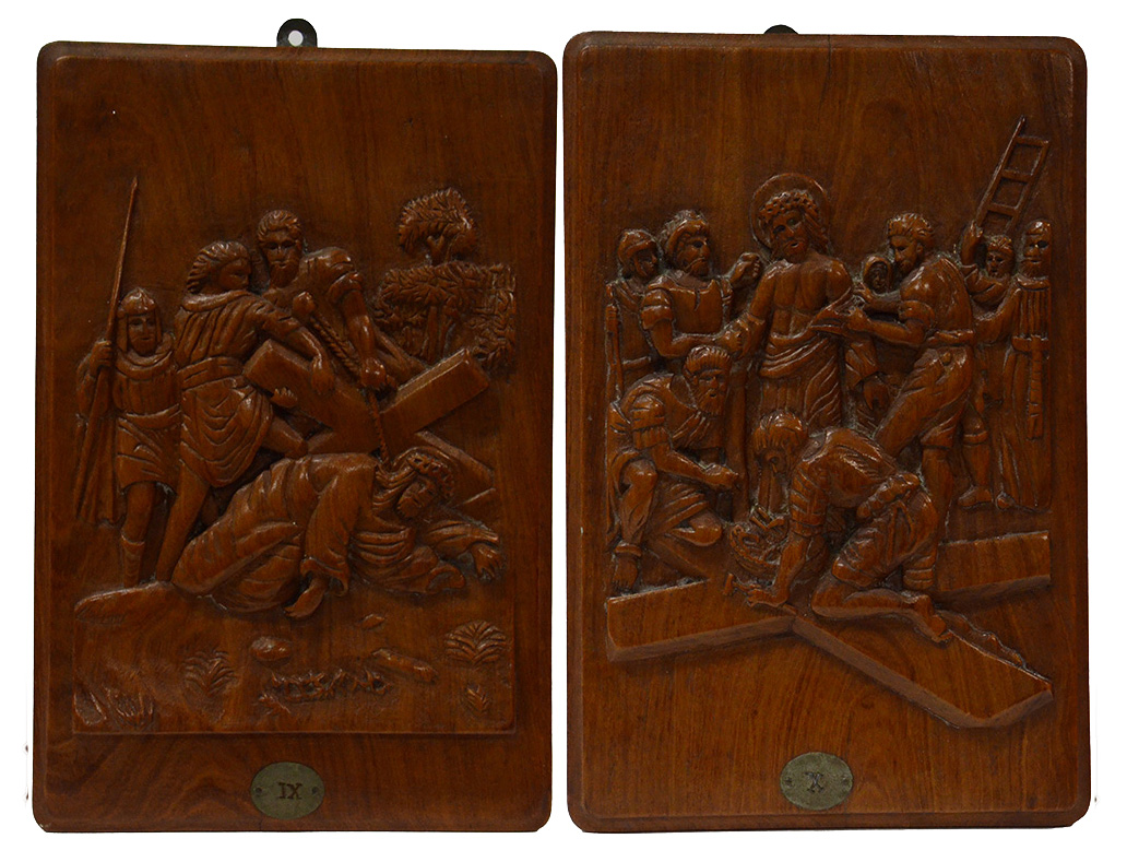 Conjunto com cinco placas de madeira entalhada repres. Via Crucis (34... - foto 2 de 2