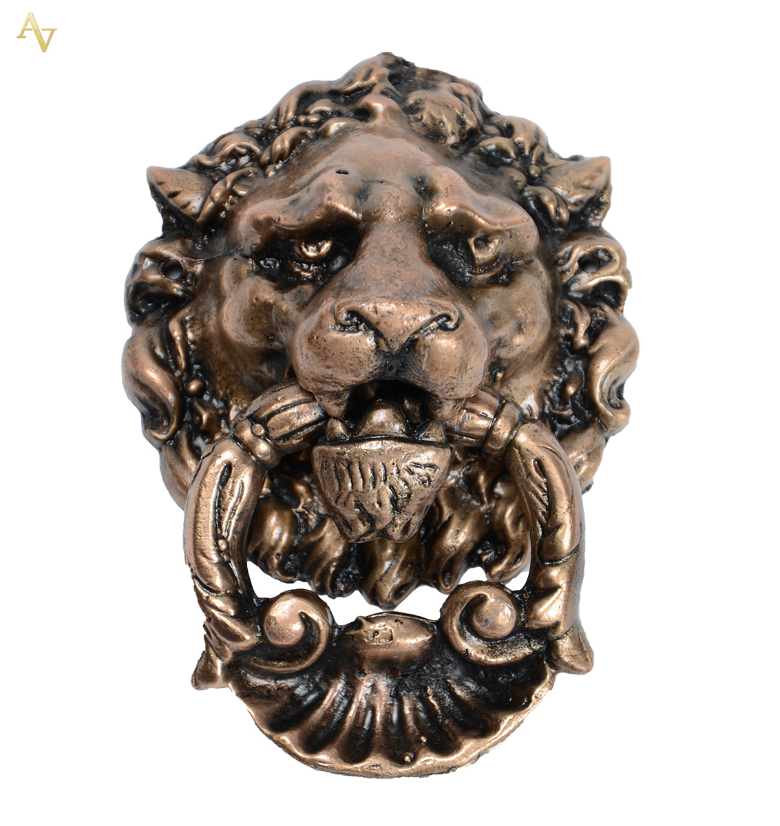 Aldrava de metal com figura de Leão. Medidas: 17 x 12 cm