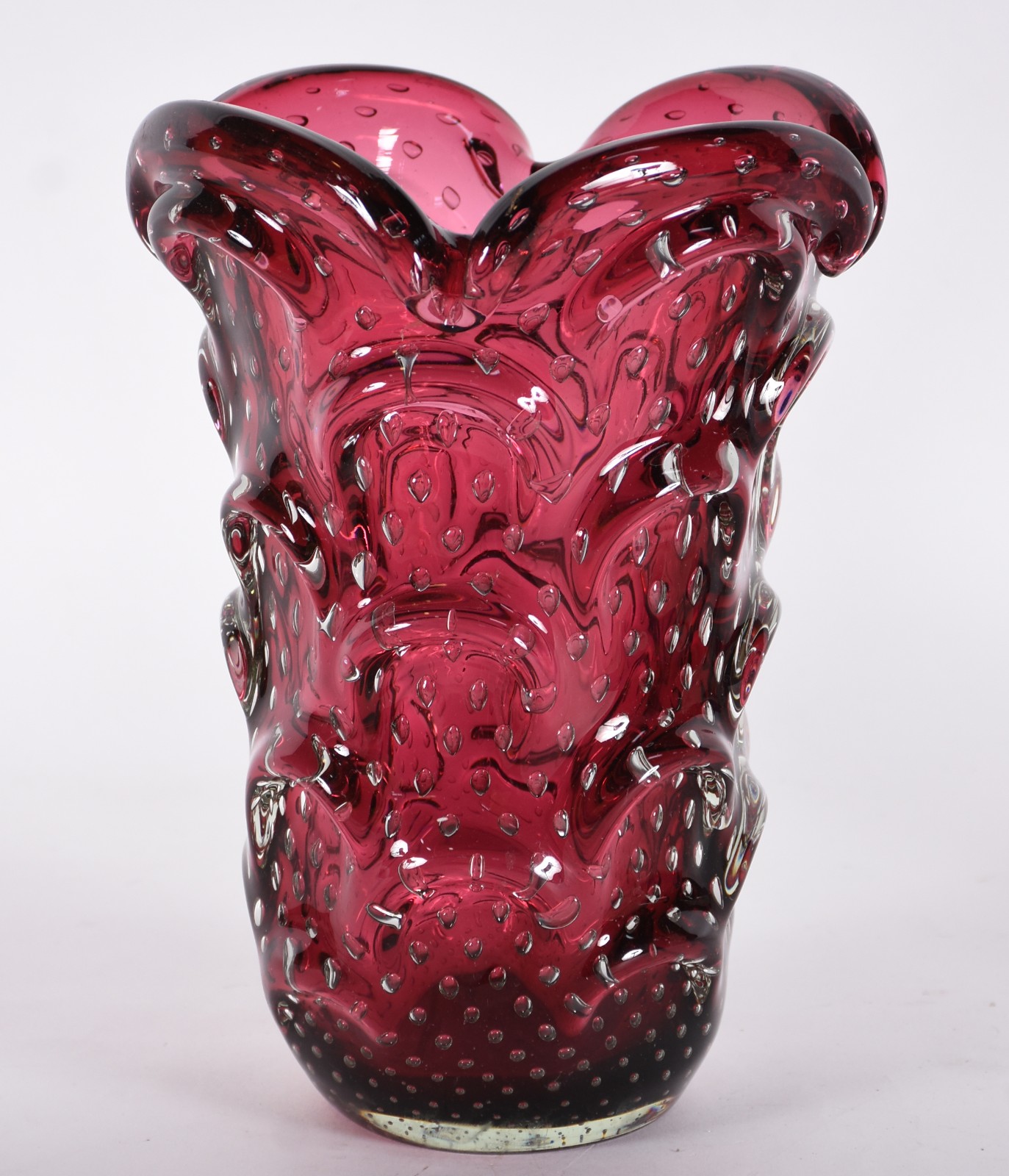 Vaso de murano italiano na cor rubi. Década de 60. - foto 1 de 3