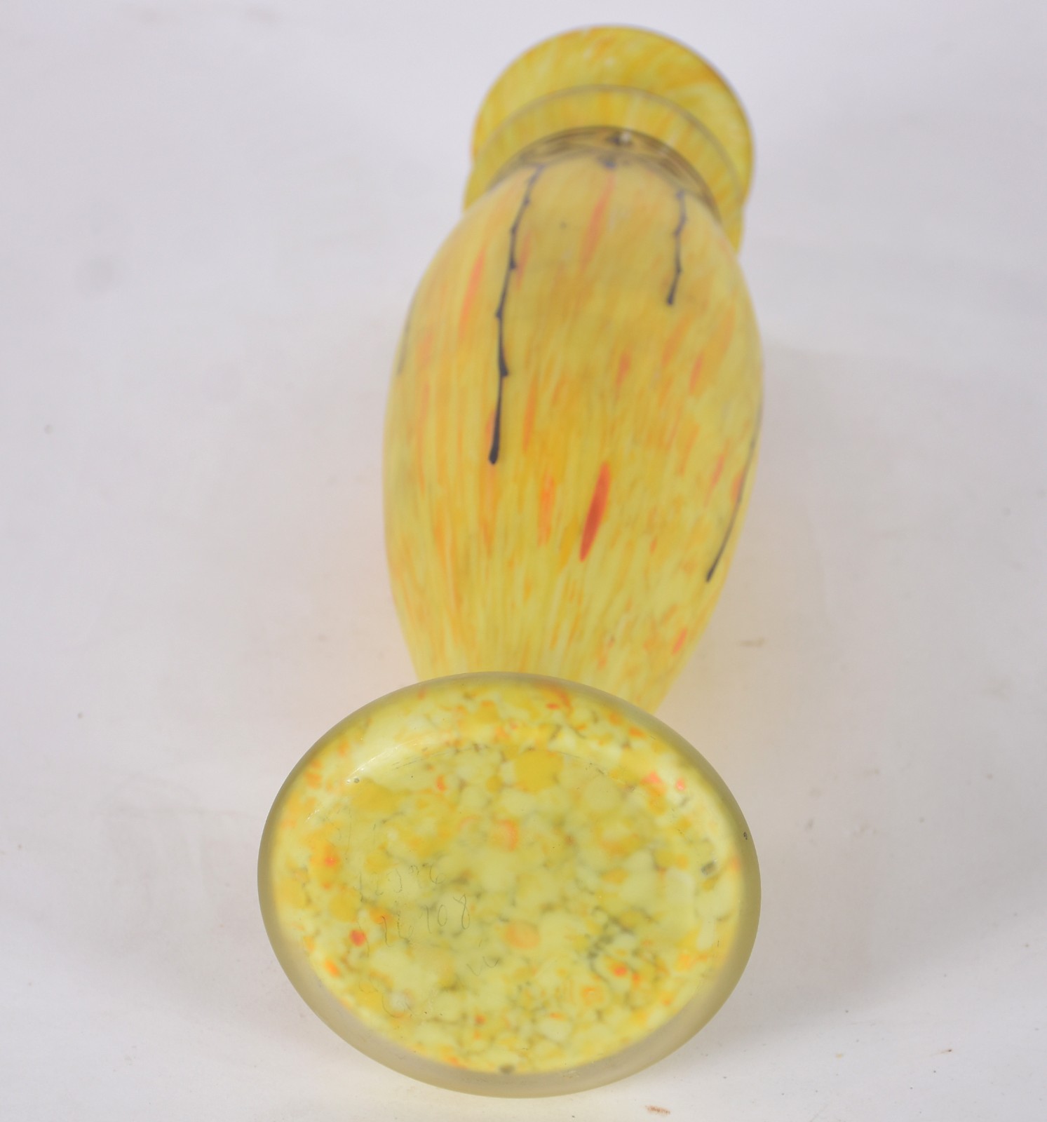 Vaso de pasta de vidro na cor amarelo, assinado. - foto 5 de 5