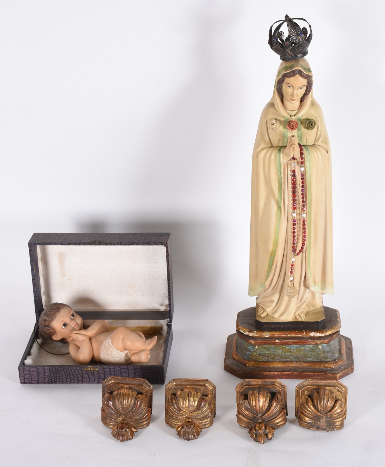Diversas peças sacras, sendo: Nossa Senhora e menino Jesus de estuque... - foto 1 de 10