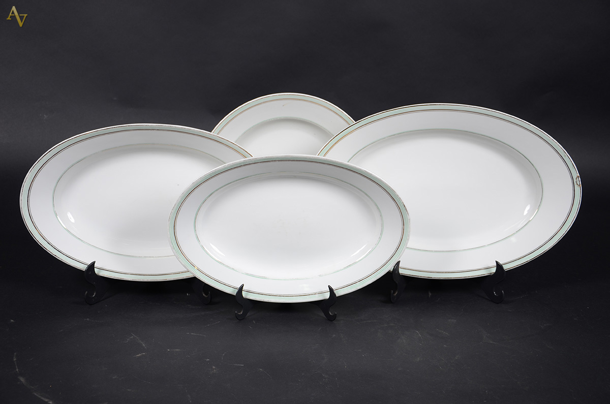 Aparelho de jantar em porcelana Vista Alegre na cor branca com friso... - foto 2 de 2