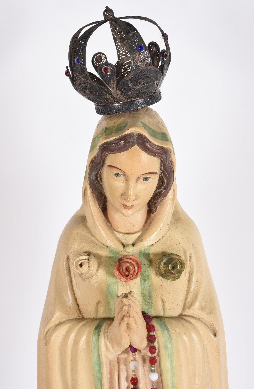 Diversas peças sacras, sendo: Nossa Senhora e menino Jesus de estuque... - foto 2 de 10