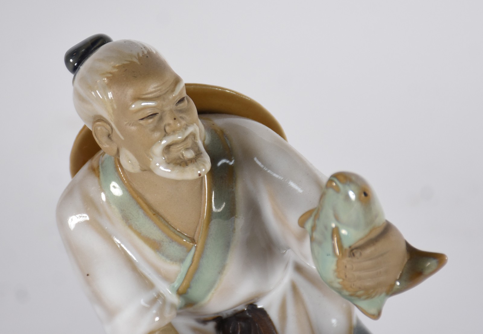 Quatro estatuetas de porcelana, sendo 2 representando casal com... - foto 3 de 8
