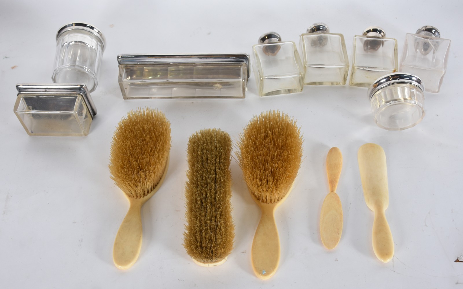 Conjunto para toilette de prata, marfim e cristal, composto de: três... - foto 2 de 8