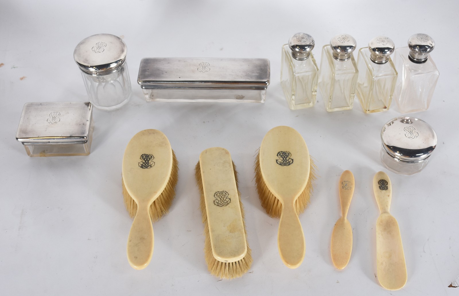 Conjunto para toilette de prata, marfim e cristal, composto de: três... - foto 3 de 8