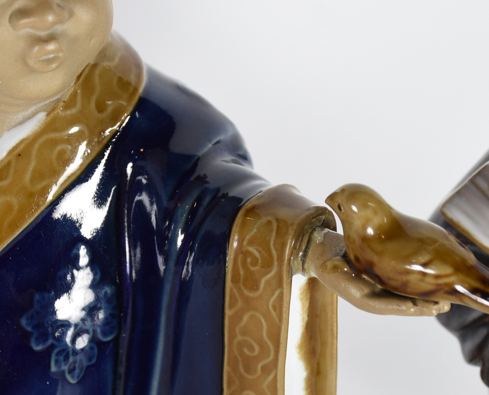 Quatro figuras de porcelana oriental policromada, alguns defeitos e... - foto 2 de 10