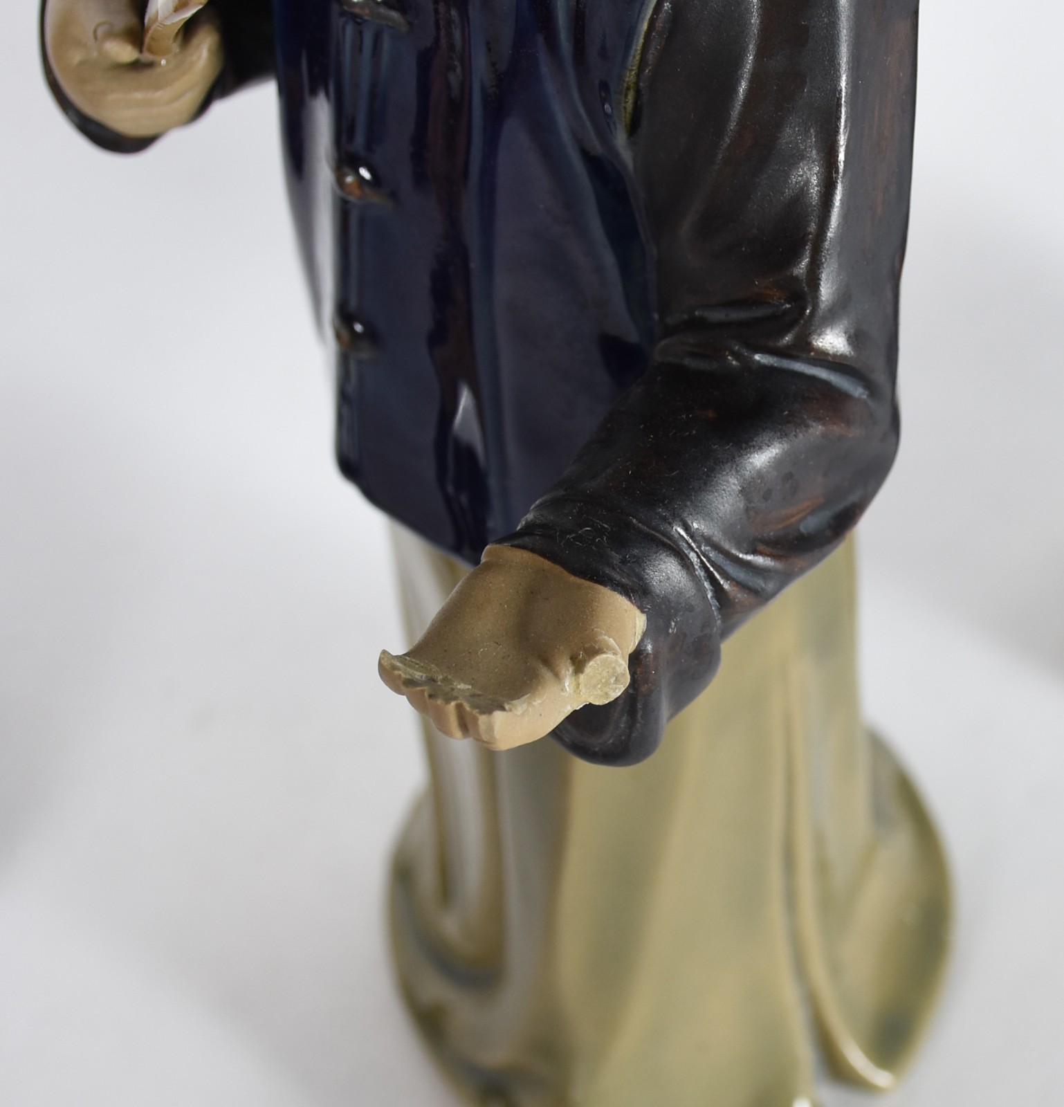Quatro figuras de porcelana oriental policromada, alguns defeitos e... - foto 3 de 10