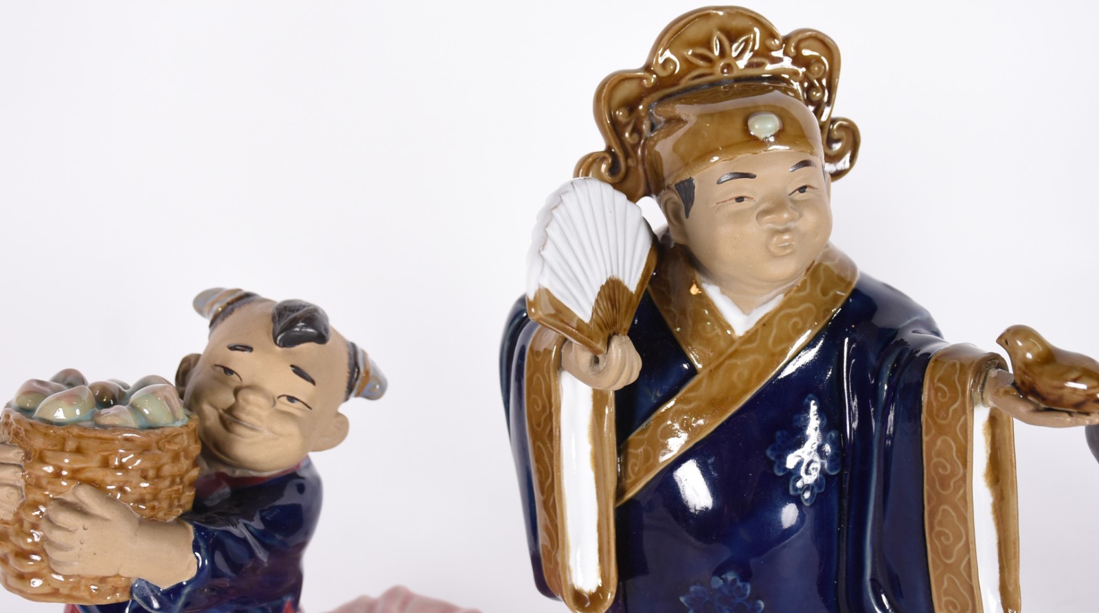 Quatro figuras de porcelana oriental policromada, alguns defeitos e... - foto 5 de 10
