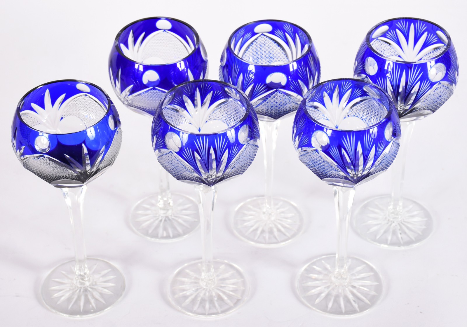 Seis cálices para vinho de cristal doublé na cor azul lapidado, pés... - foto 2 de 4