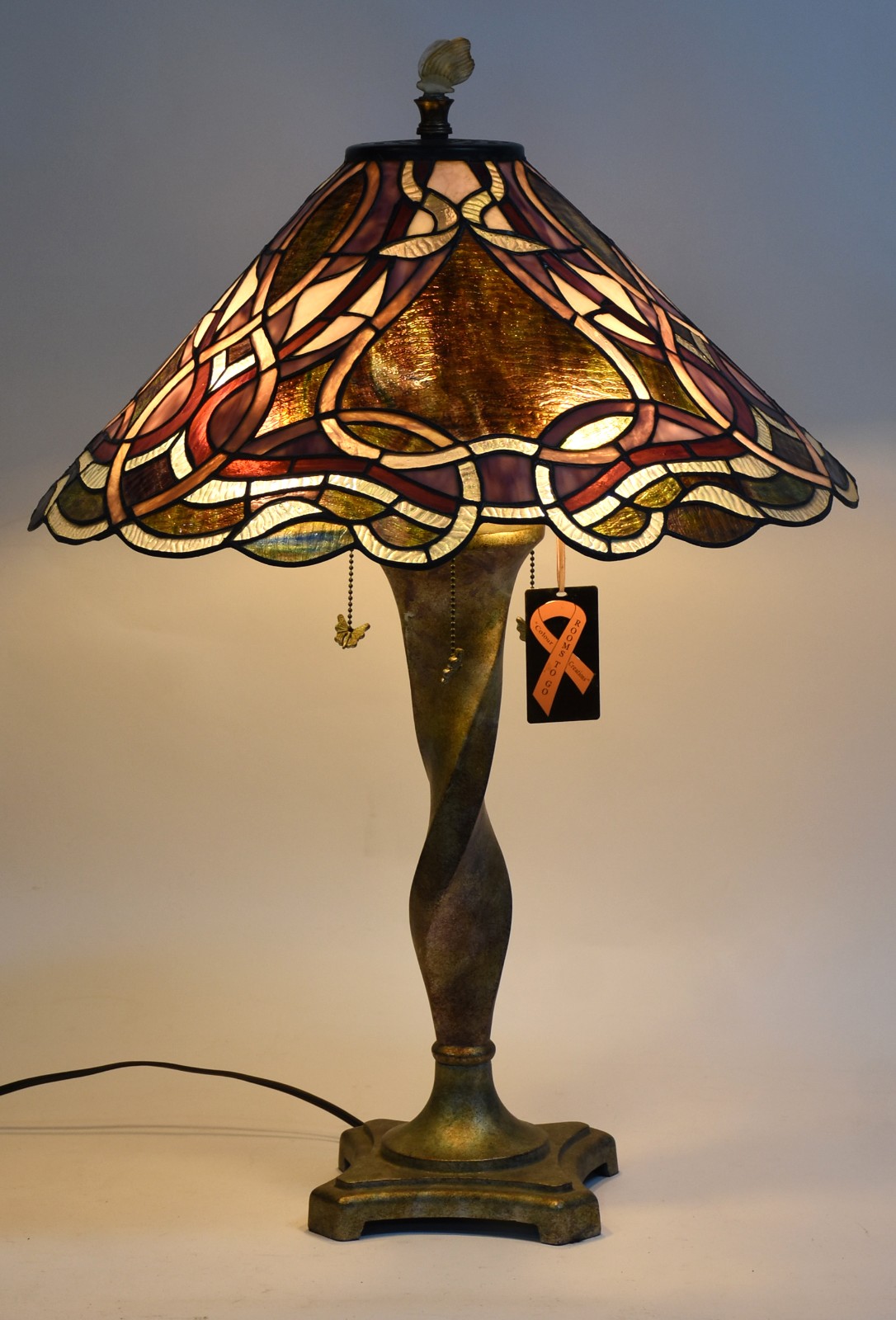 Abatjour com base de metal e cúpula de placas de vidro multicor... - foto 1 de 7