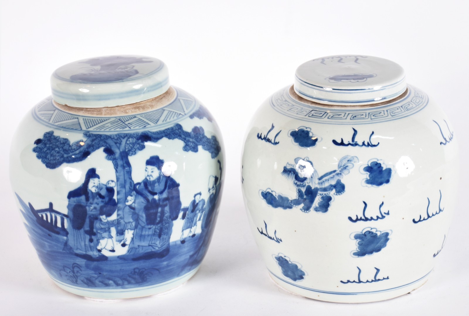 Dois potiches de porcelana chinesa em tons de azul. - foto 1 de 4