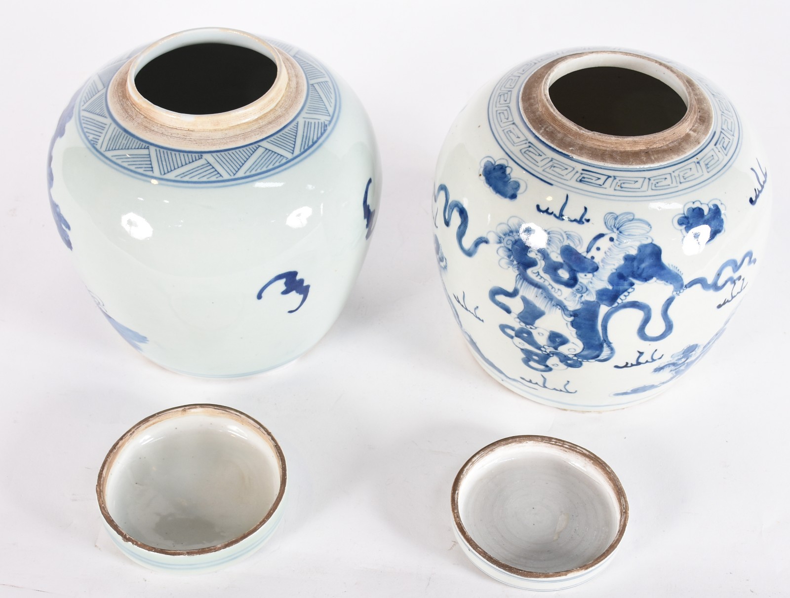 Dois potiches de porcelana chinesa em tons de azul. - foto 3 de 4