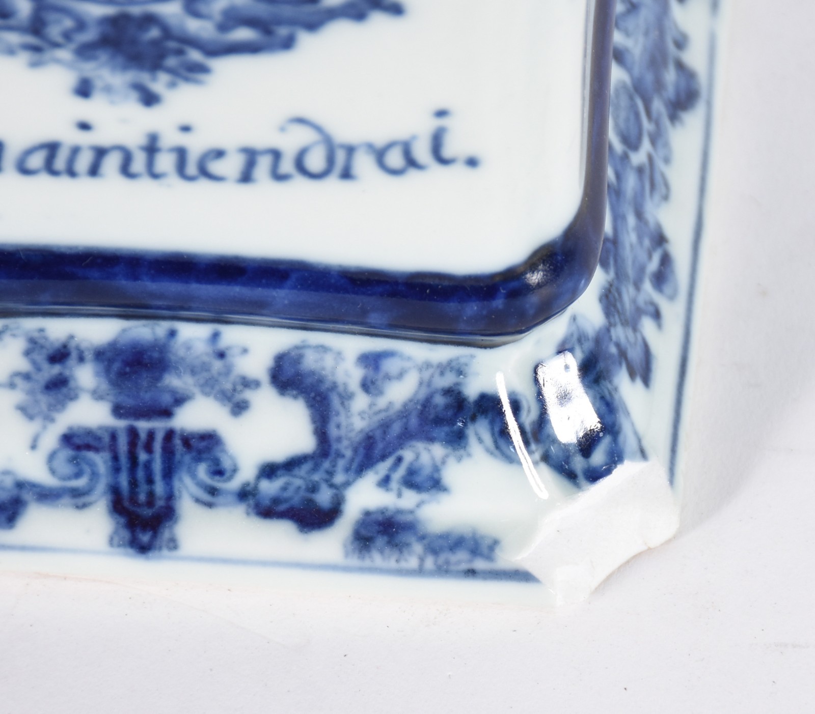 Dois vasos de porcelana oriental, sendo um decorado com aves e flores... - foto 3 de 6