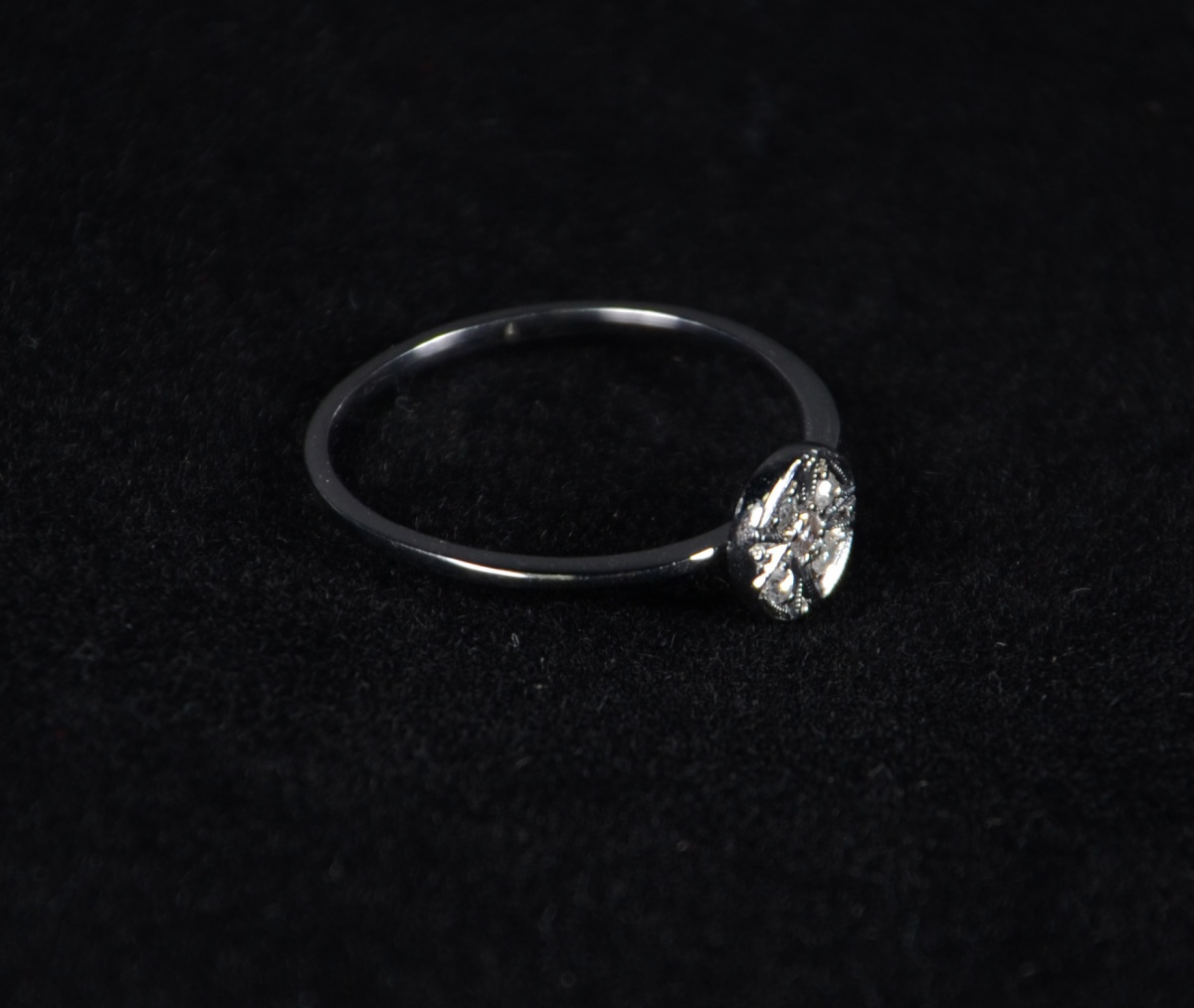 Anel de ouro 18 k, brilhantes, simulando um solitário CARTIER. Peso... - foto 1 de 2