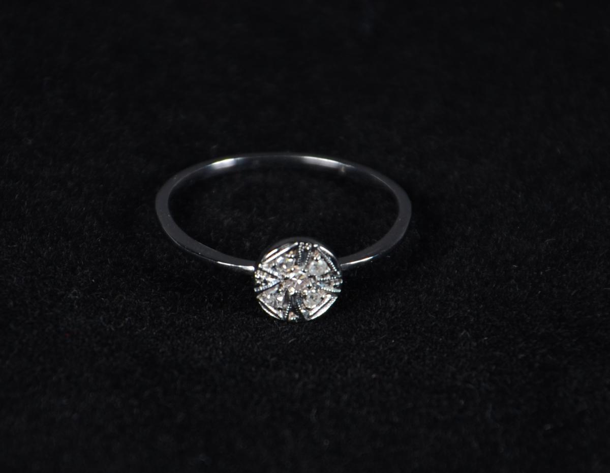 Anel de ouro 18 k, brilhantes, simulando um solitário CARTIER. Peso... - foto 2 de 2