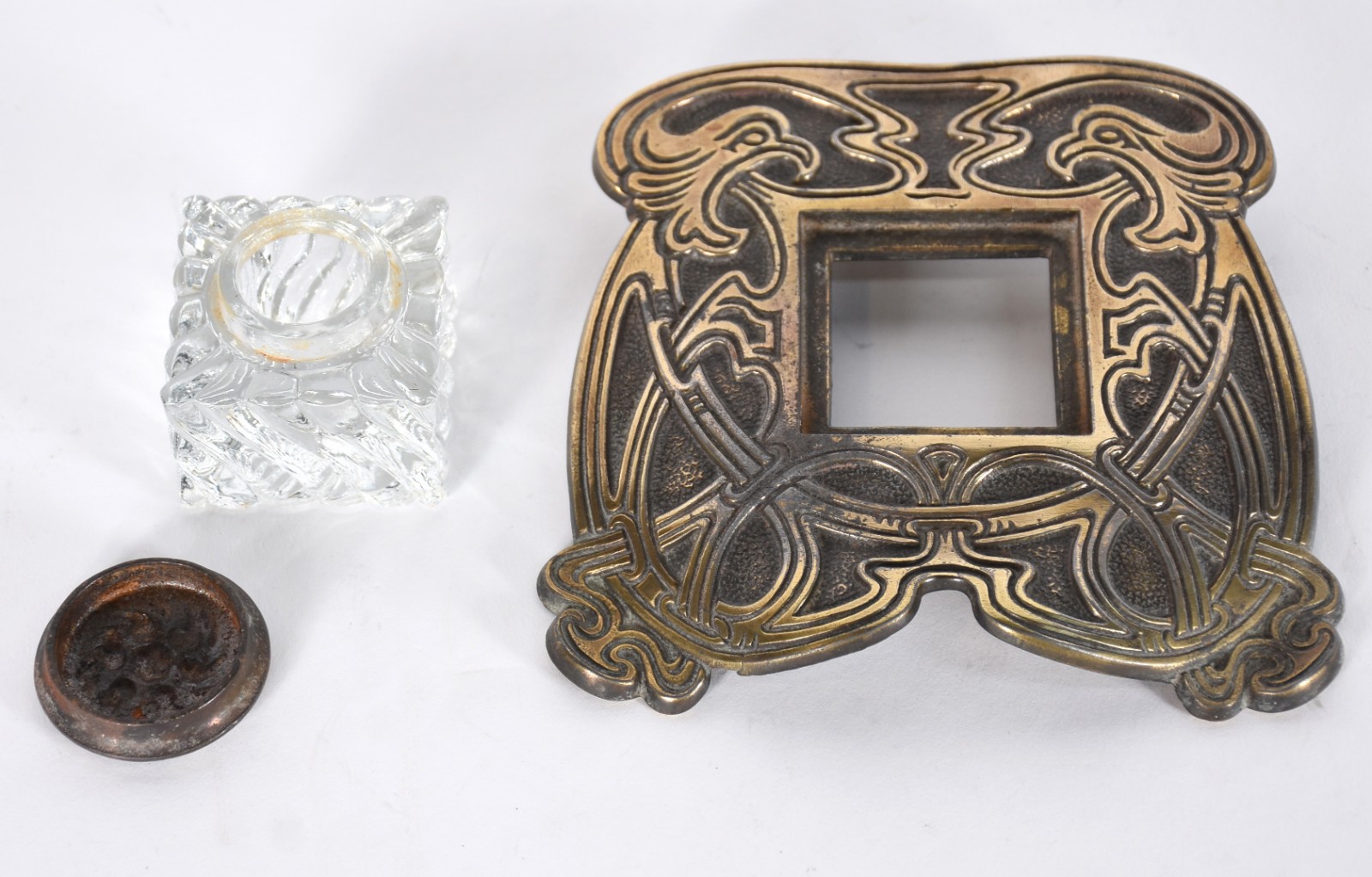 Tinteiro de bronze com desenhos Art Nouveau, recipiente de cristal... - foto 2 de 4