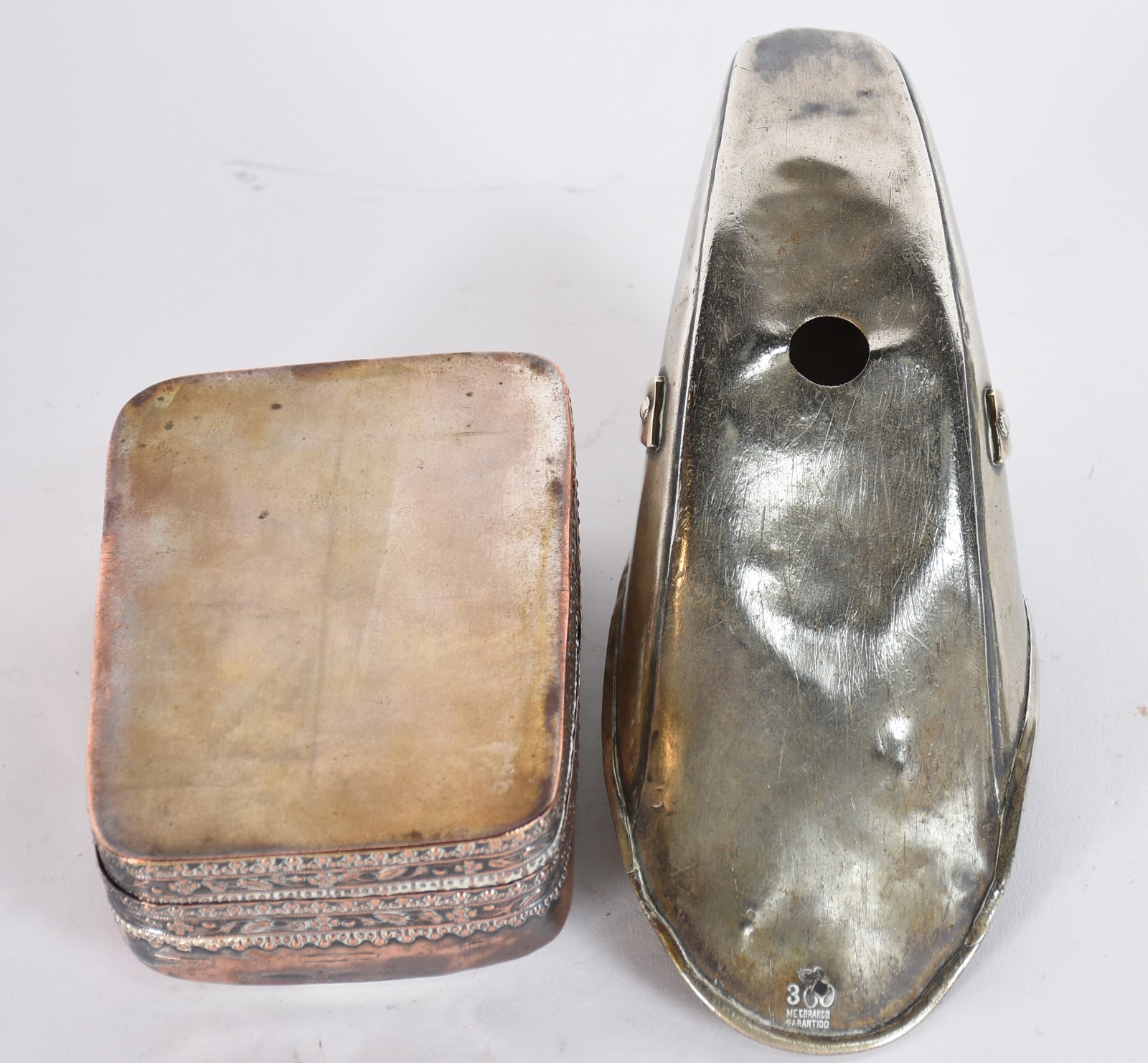 Duas peças diversas, sendo: caixa de metal com tampa de porcelana... - foto 4 de 5