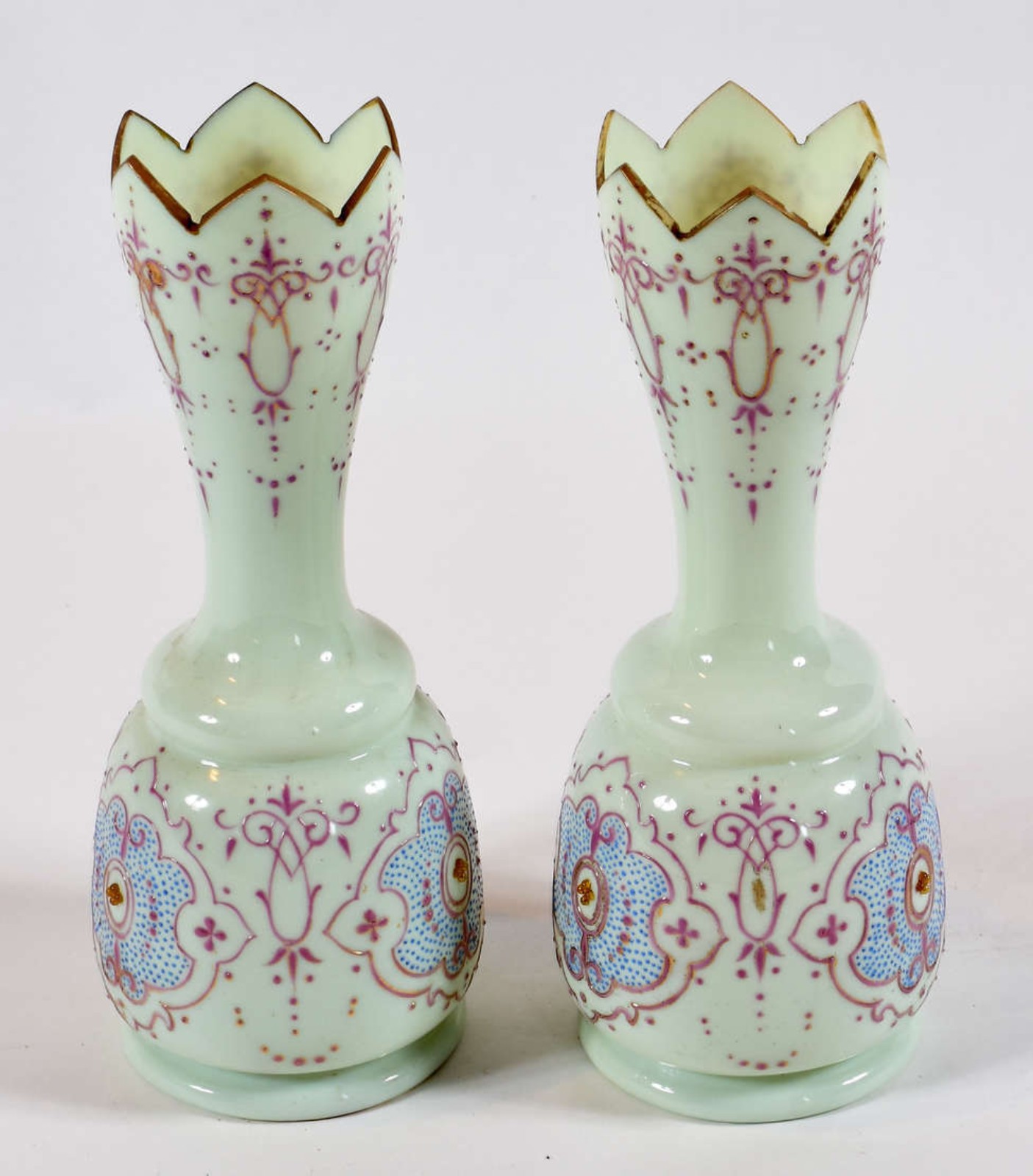 Par de belíssimos vasos de opalina francesa na cor verde com... - foto 2 de 5