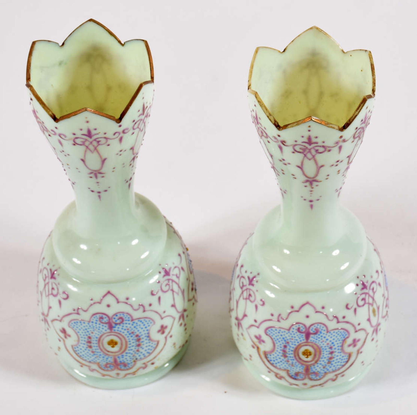 Par de belíssimos vasos de opalina francesa na cor verde com... - foto 3 de 5